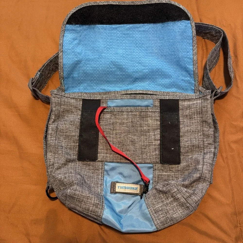 Timbuk2 Heathered Grey And Blue Sling Messenger Bag!